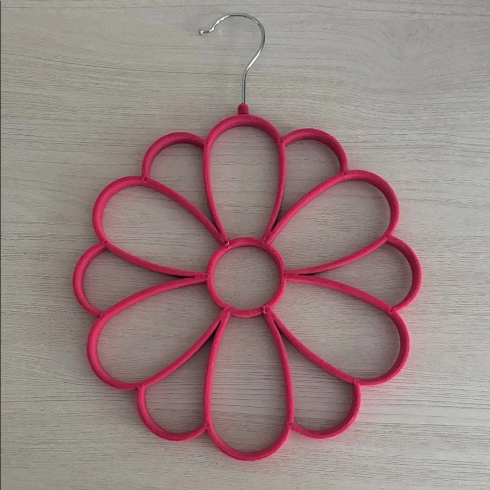 Pink Velvet Flower-Shaped Scarf Hanger GUC